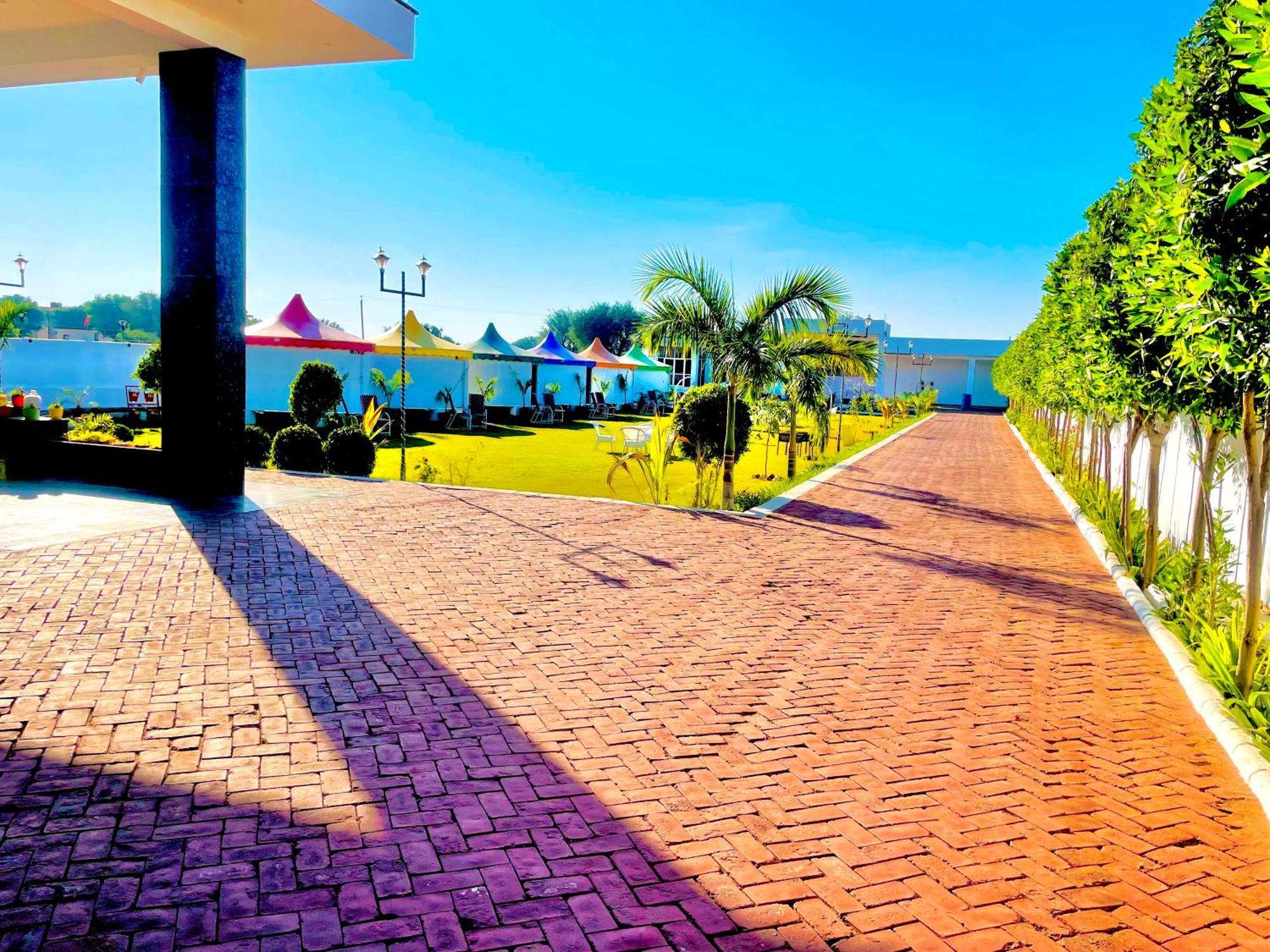 Iris Heaven'Z By Radha Rani Resort ジャイプール エクステリア 写真